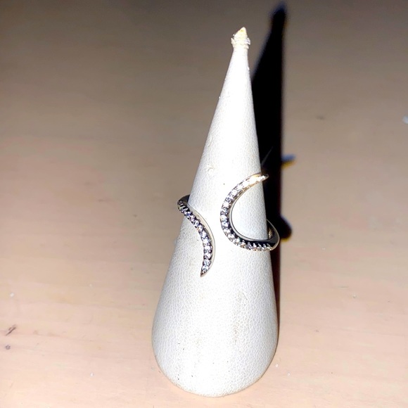 Silver plated and cubic zirconia  ring BNWOT - Picture 1 of 2